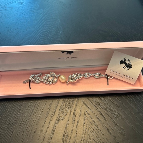 Vintage Camrose & Kross Audrey Hepburn Rhinestone & Pearl Bracelet NEW! - Picture 2 of 2